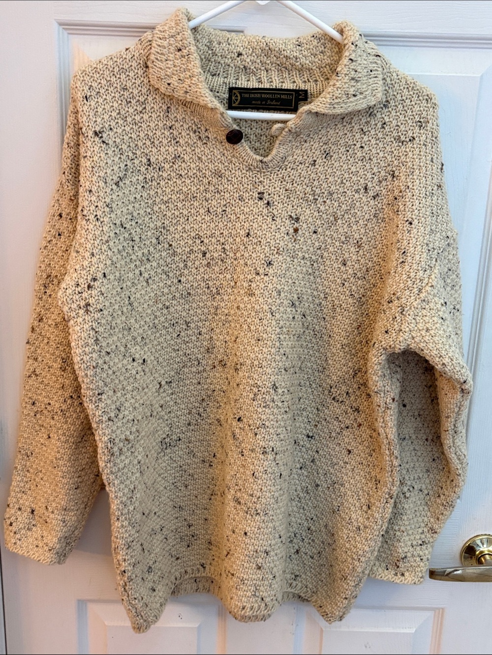 Irish Woollen Mills wool cream speckled long sleeve sweater size medium